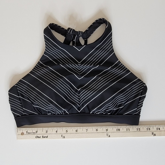 Athleta Top Chevron High Neck Sports Bra with underwire Black/White Size 32B/C - Picture 11 of 11